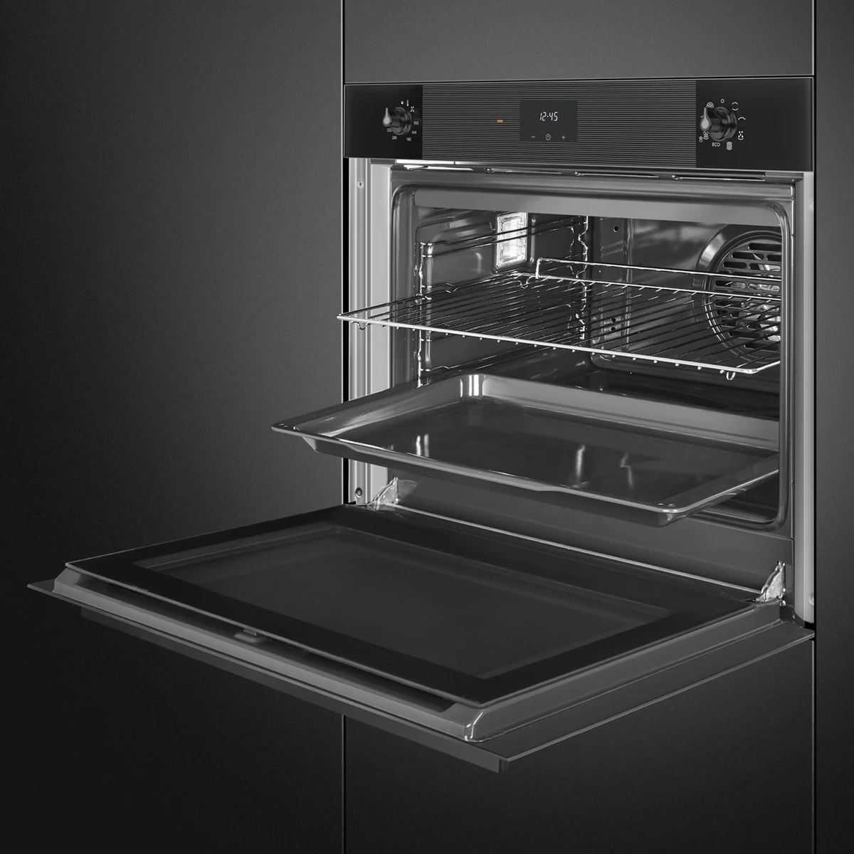 Smeg Linea oven met geopende deur