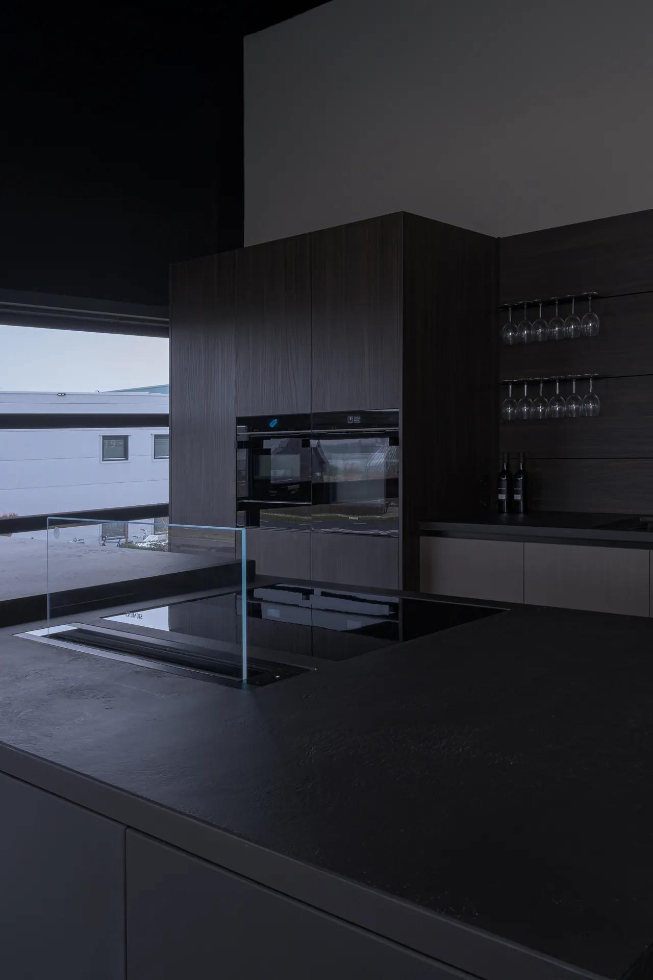Armony Rho Bronzo Solido in de showroom in Rhenen, eiland en kastenwand