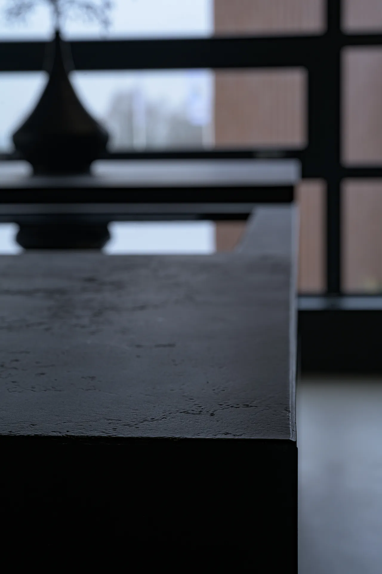 Detail van het Solido Concrete Black betonnen werkblad